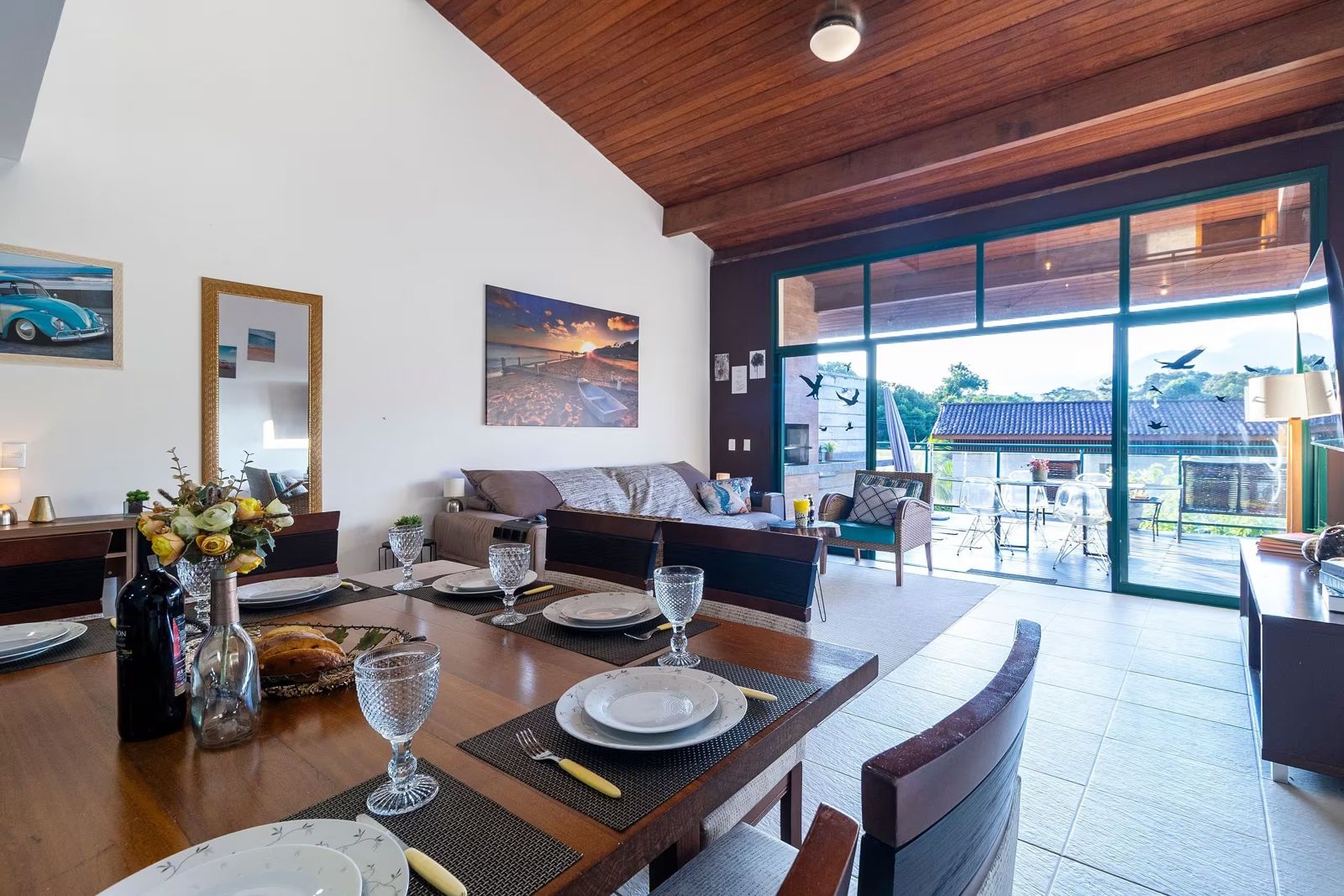 Sala de jantar integrada à sala de estar