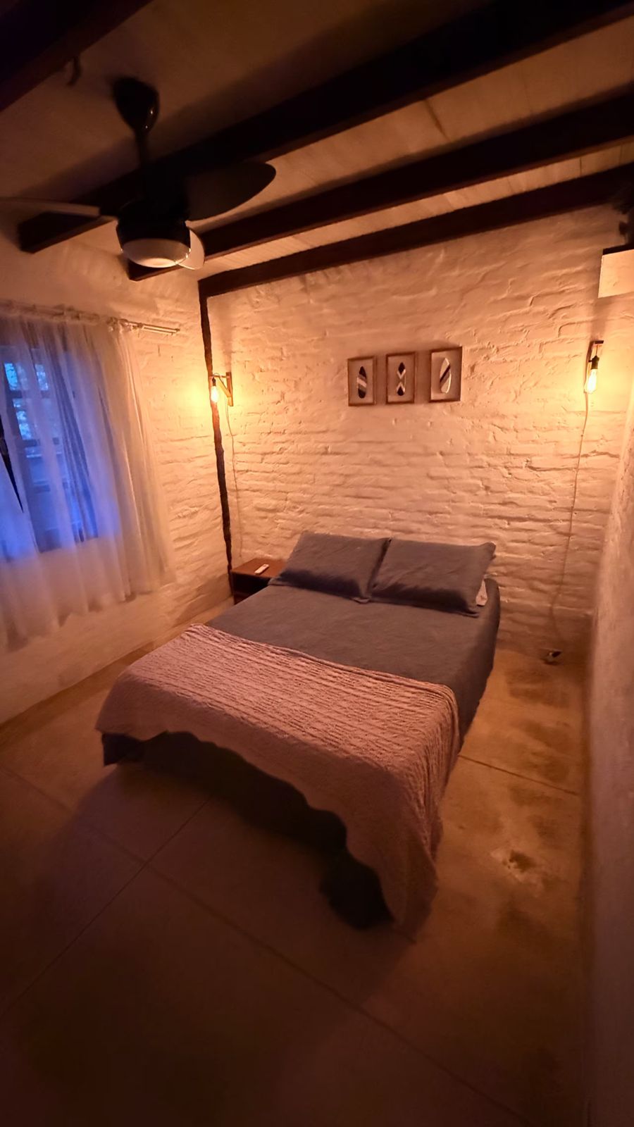 Quarto com ventilador de teto