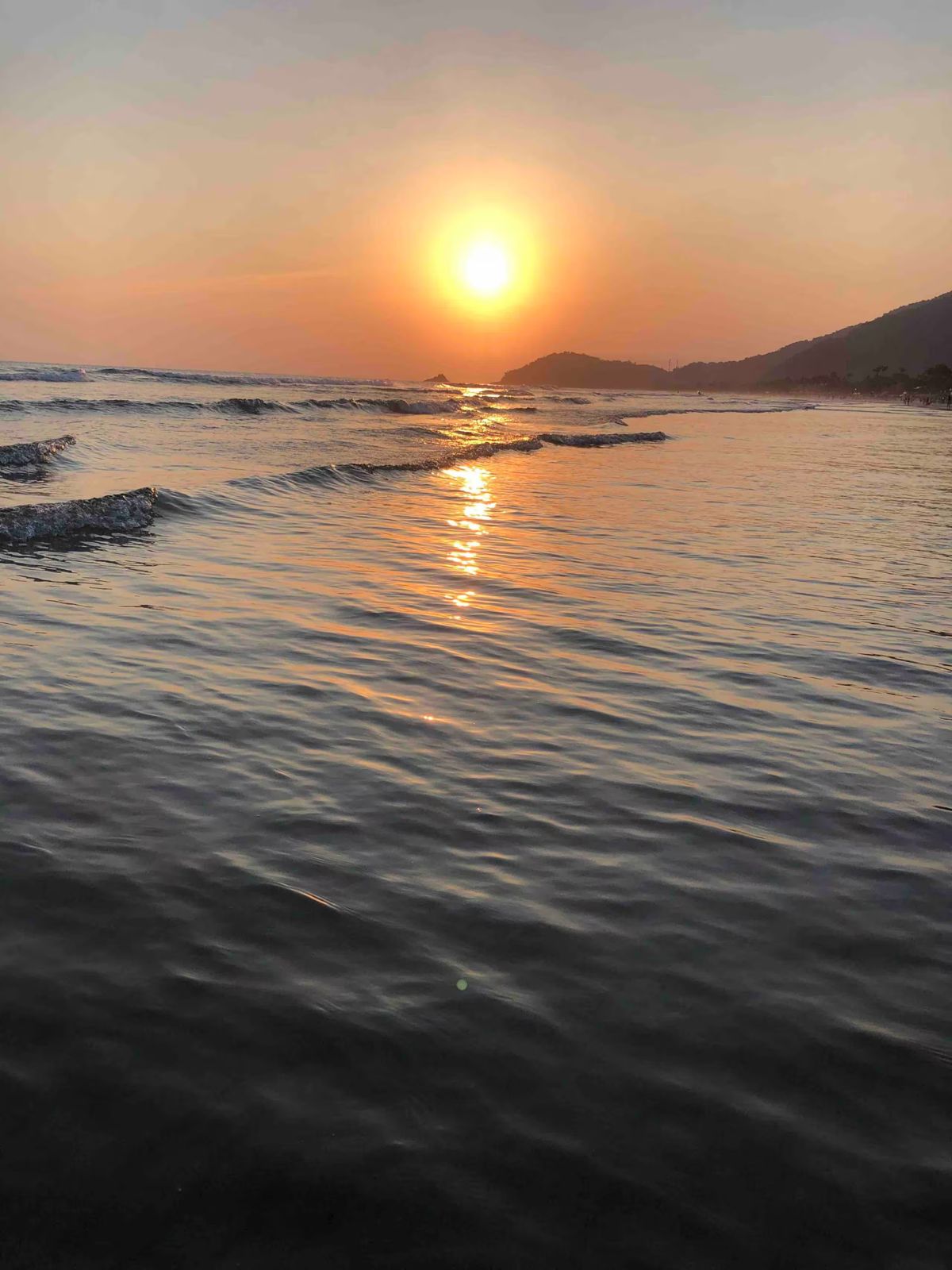 Pôr do sol sobre o mar